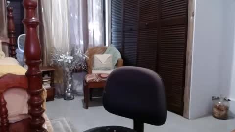 Snapshot of goddess_xandra_xquisite chatting on January 21, 12:18 pm Xandra The Goddess online show from January 21, 12:18 pm