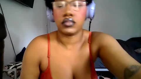 Snapshot of goddessdaisysky chatting on June 9, 12:44 am Goddess Daisy Sky online show from June 9, 12:44 am