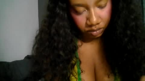 Snapshot of goddessdaisysky chatting on June 12, 3:05 am Goddess Daisy Sky online show from June 12, 3:05 am