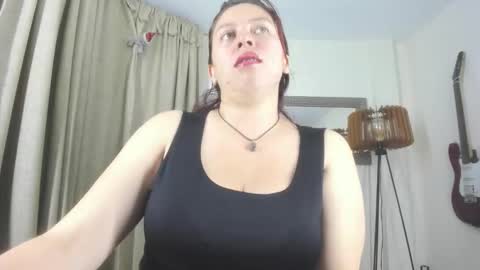 Snapshot of goddessjessica_roger chatting on February 4, 5:24 am Goddess Jessica and slave Roger online show from February 4, 5:24 am