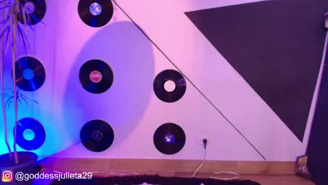 Julieta online show from April 1, 6:49 pm