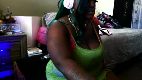 MonniDoll online show from September 29, 8:02 pm