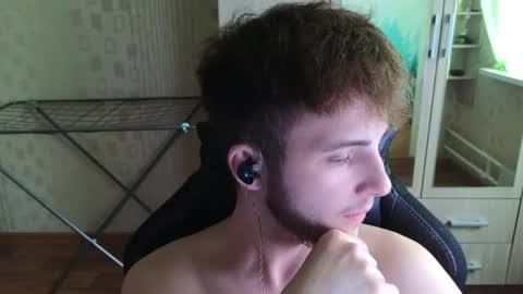 Golden boyyy21 online show from April 16, 2:51 pm