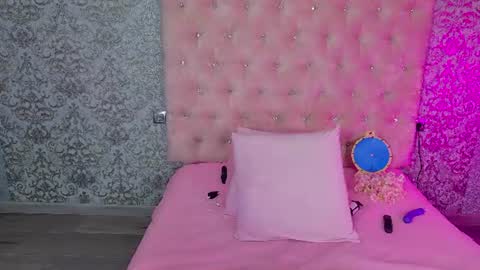 Snapshot of golden_girl__ chatting on June 21, 1:41 am golden girl online show from June 21, 1:41 am
