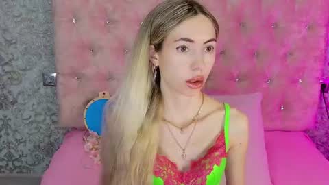 Snapshot of golden_girl__ chatting on June 28, 1:55 am golden girl online show from June 28, 1:55 am