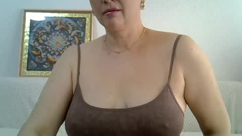 Snapshot of golden_kessie chatting on July 22, 6:16 am golden_kessie online show from July 22, 6:16 am