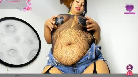 Snapshot of golden_kiss23 chatting on June 3, 8:36 pm GoldenKiss online show from June 3, 8:36 pm