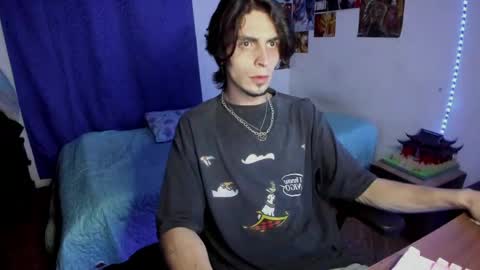 Snapshot of golden_ryan chatting on May 2, 11:26 am Jmmmm online show from May 2, 11:26 am