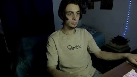 Snapshot of golden_ryan chatting on May 4, 2:29 am Jmmmm online show from May 4, 2:29 am