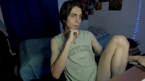 Snapshot of golden_ryan chatting on May 5, 5:37 am Jmmmm online show from May 5, 5:37 am