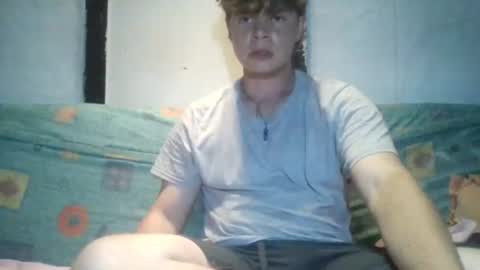 Snapshot of goldenboy207 chatting on July 8, 9:08 pm goldenboy207 online show from July 8, 9:08 pm