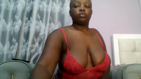 Snapshot of goldencurves_bunny chatting on June 21, 7:11 am Bella online show from June 21, 7:11 am
