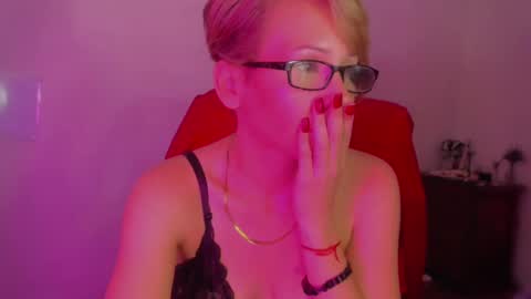 Snapshot of goldengirlrose chatting on September 17, 6:09 pm goldenrosa online show from September 17, 6:09 pm