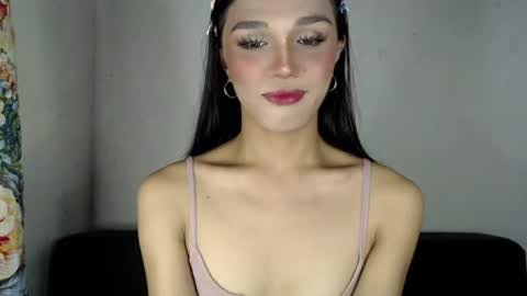 Snapshot of goldenlily69 chatting on July 14, 11:05 am Lily is Gold online show from July 14, 11:05 am