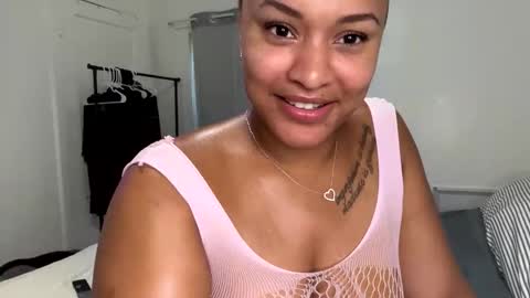 GoldenPuss online show from November 9, 10:30 pm