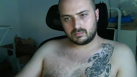 Snapshot of goldenspainboy chatting on July 4, 4:46 pm goldenspainboy online show from July 4, 4:46 pm