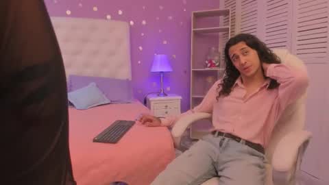 Snapshot of goldentemptation_ chatting on February 9, 7:18 pm goldentemptation_ online show from February 9, 7:18 pm