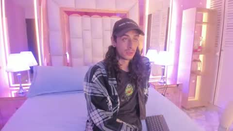 Snapshot of goldentemptation_ chatting on July 18, 7:28 pm goldentemptation_ online show from July 18, 7:28 pm