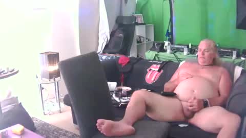 goldyguy011 online show from December 26, 8:53 pm