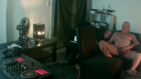 goldyguy011 online show from March 30, 6:42 pm