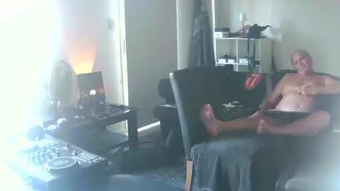 goldyguy011 online show from April 11, 3:33 am