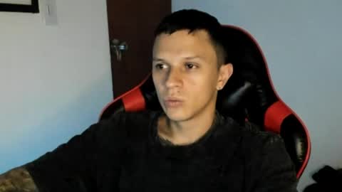 Snapshot of goodboy69i chatting on June 1, 12:23 am goodboy69i online show from June 1, 12:23 am