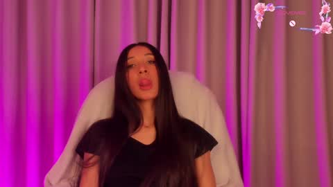 Snapshot of gorgeous_brunette chatting on January 31, 11:56 am Rose online show from January 31, 11:56 am