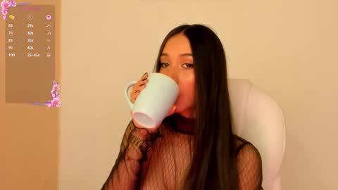 Snapshot of gorgeous_brunette chatting on September 11, 8:03 am Rose online show from September 11, 8:03 am