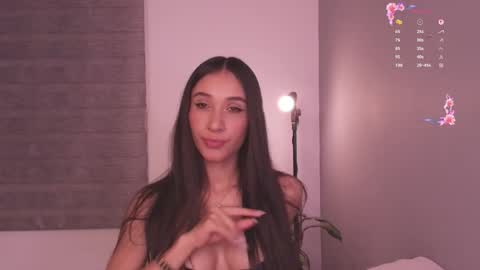 Snapshot of gorgeous_brunette chatting on May 17, 6:11 am Rose online show from May 17, 6:11 am