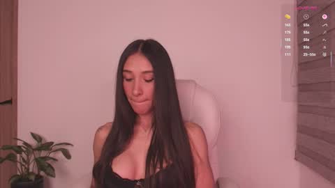 Snapshot of gorgeous_brunette chatting on June 19, 7:45 am Rose online show from June 19, 7:45 am