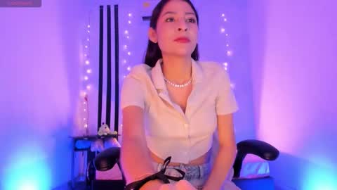 i am Jessi  I love animals and drawing I hope to get along with everyone. XOXO online show from March 25, 8:04 pm