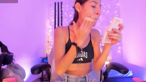 i am Jessi  I love animals and drawing I hope to get along with everyone. XOXO online show from March 28, 7:46 pm