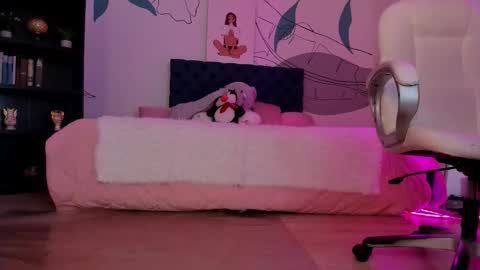 Snapshot of goth_alice chatting on February 10, 7:51 pm Alice online show from February 10, 7:51 pm