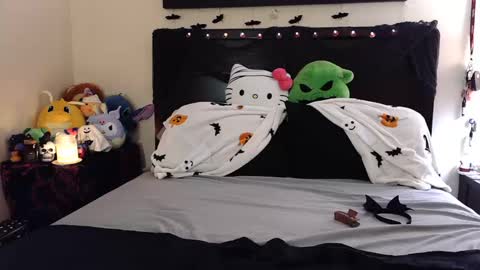 gothbaby305 online show from October 11, 2:11 am