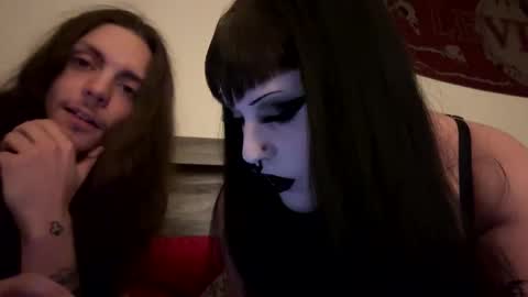 Snapshot of gothcouplee chatting on October 1, 3:34 am gothcouplee online show from October 1, 3:34 am