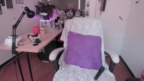 Snapshot of gothic_do11 chatting on October 26, 4:24 pm hi my name is Elizabeth nice to meet you online show from October 26, 4:24 pm