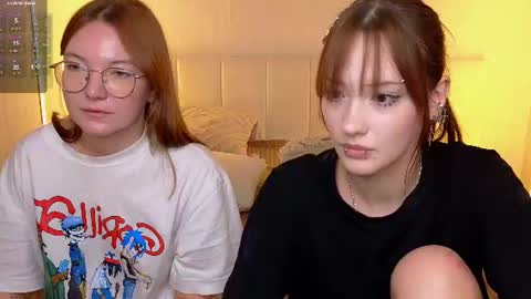 Snapshot of gothicxz chatting on June 24, 5:50 am HIMORI AND LISAPVT NAKED online show from June 24, 5:50 am