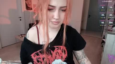 Snapshot of gothkittys chatting on April 28, 2:11 pm traumfrau Kira angel face devil eyes I SELL A LOT VIDEO IN GALLERY online show from April 28, 2:11 pm