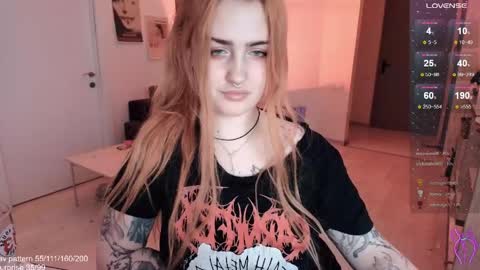 Snapshot of gothkittys chatting on April 30, 8:57 pm traumfrau Kira angel face devil eyes I SELL A LOT VIDEO IN GALLERY online show from April 30, 8:57 pm
