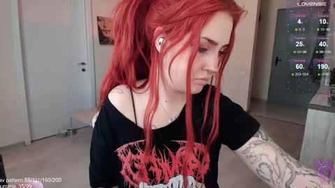 Snapshot of gothkittys chatting on May 7, 9:25 am traumfrau Kira angel face devil eyes I SELL A LOT VIDEO IN GALLERY online show from May 7, 9:25 am