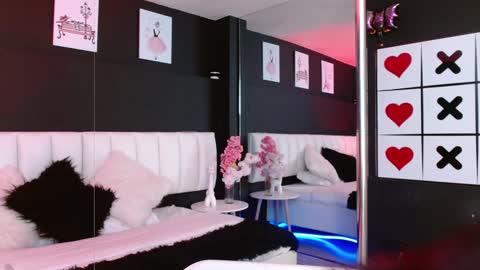 Meredith Alessandra online show from January 23, 4:30 am