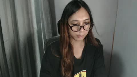 Snapshot of grace_for_youuu chatting on June 15, 9:11 am HoneyGrace online show from June 15, 9:11 am