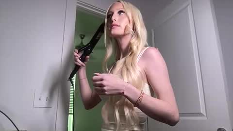 Snapshot of gracebailey1 chatting on April 18, 9:59 pm grace bailey online show from April 18, 9:59 pm