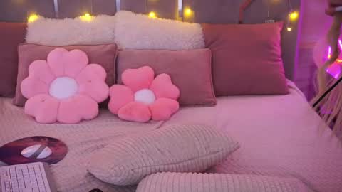 gracedaviess online show from April 22, 1:23 pm