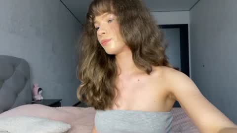 Snapshot of gracefulcharm_ chatting on February 5, 9:25 am Daria online show from February 5, 9:25 am