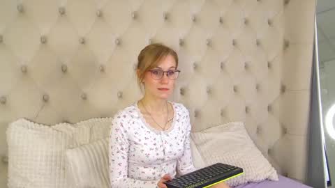 Snapshot of gracehudsons chatting on April 23, 4:46 am Grace online show from April 23, 4:46 am