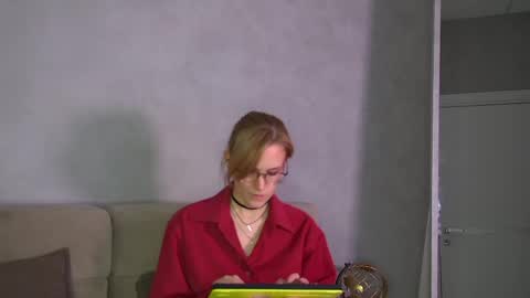 Snapshot of gracehudsons chatting on April 28, 4:17 am Grace online show from April 28, 4:17 am