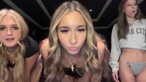 graceyrose online show from October 16, 3:07 am