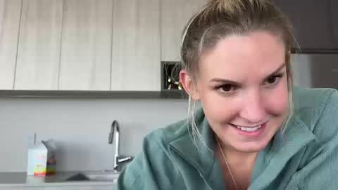 Snapshot of graciemae_baexx chatting on September 13, 4:40 pm Gracie Mae online show from September 13, 4:40 pm