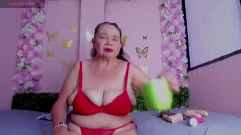 Snapshot of grandmother_milf chatting on June 25, 1:04 pm Mi Name is violeta online show from June 25, 1:04 pm